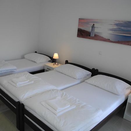 Apartments Nives ซริกเวนิซา ภายนอก รูปภาพ