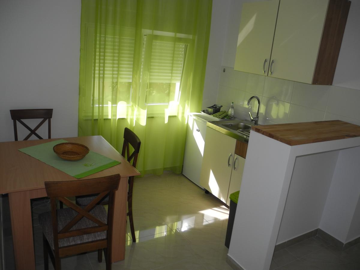Apartments Nives ซริกเวนิซา ภายนอก รูปภาพ