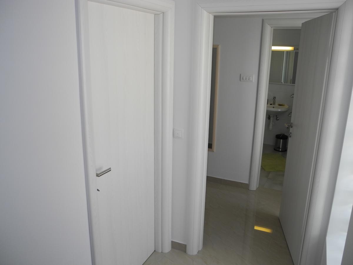Apartments Nives ซริกเวนิซา ภายนอก รูปภาพ