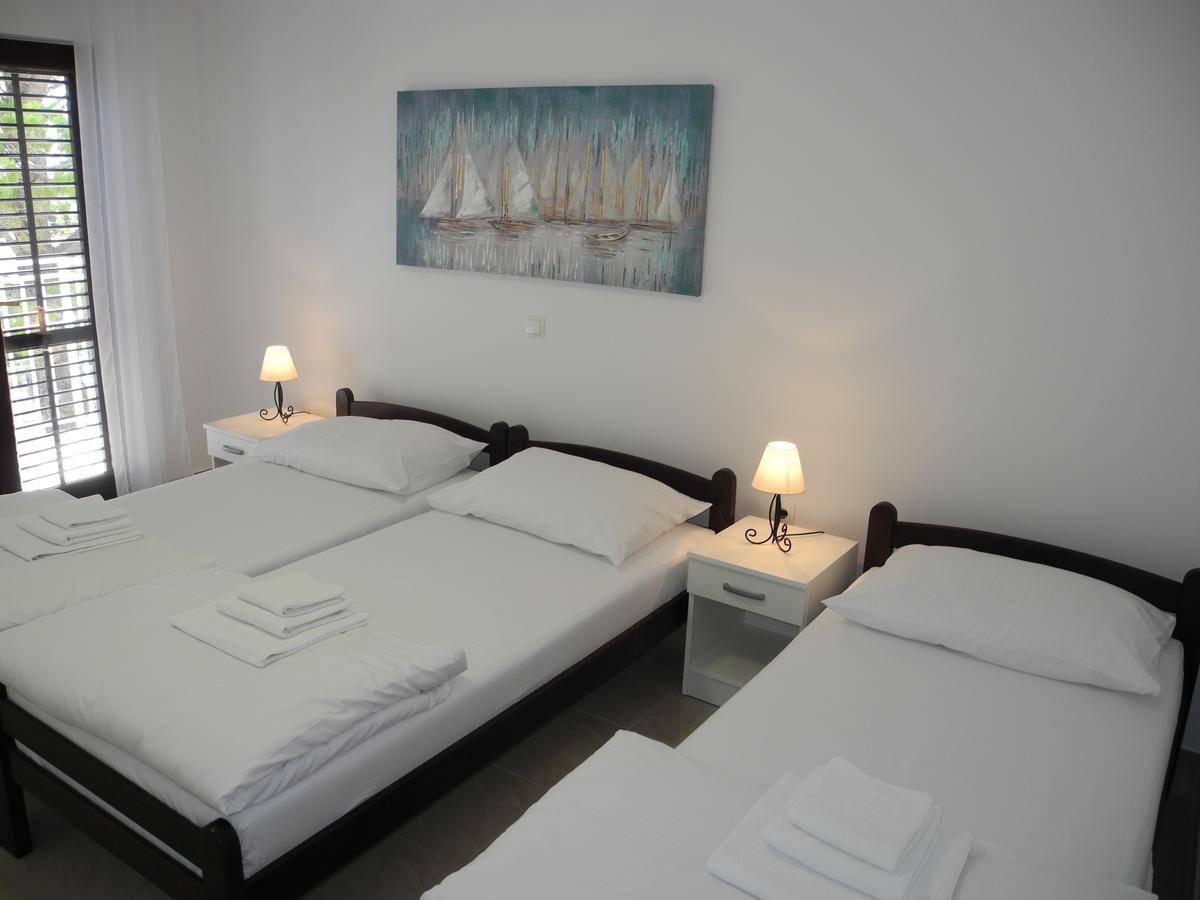 Apartments Nives ซริกเวนิซา ภายนอก รูปภาพ